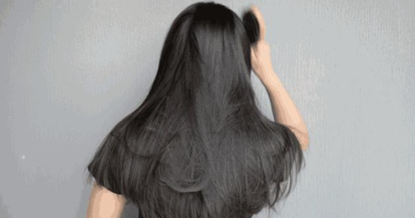 儷真護(hù)發(fā)知識(shí)：年紀(jì)輕輕就長(zhǎng)白發(fā)？這樣做對(duì)付少年白